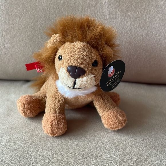 RED LION Hotels lion plushie / stuffed lion - Picture 2 of 7
